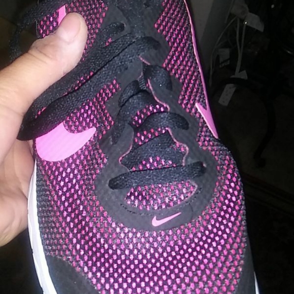 Pink Nike - Picture 3 of 3